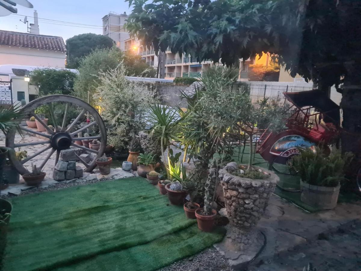 Site Paradis Rue Colibri Авиньон Екстериор снимка